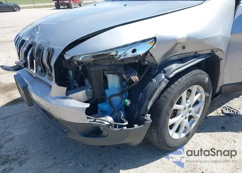 2017 Jeep Cherokee Latitude 4X4 from USA, damaged, VIN 1C4PJMCS3HW601041